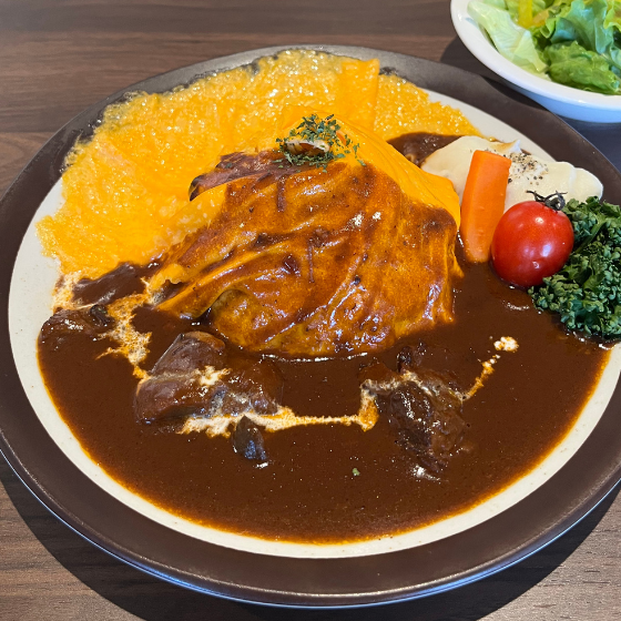 ビーフシチューオムライス